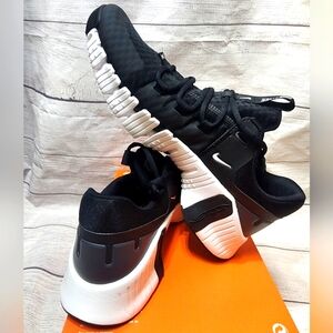 Size 10 - Nike Free Metcon 5 Black White DV3949-001